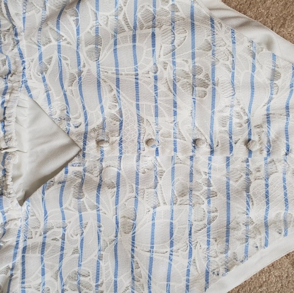 Beautiful lace overlay dress - Picture 6 of 6